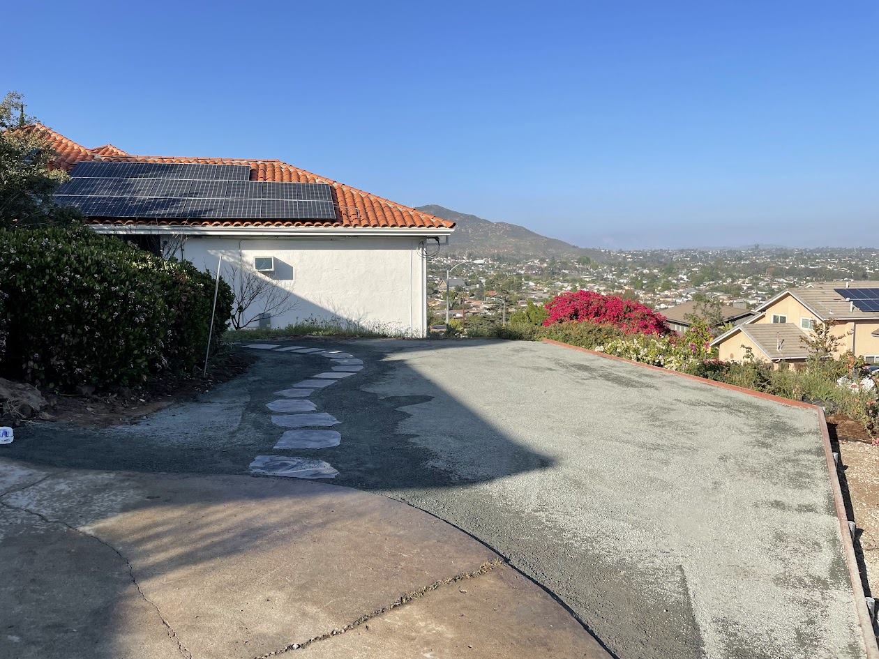 Gray decomposed granite side yard with flagstone stepping-stone path in Clairemont, San Diego